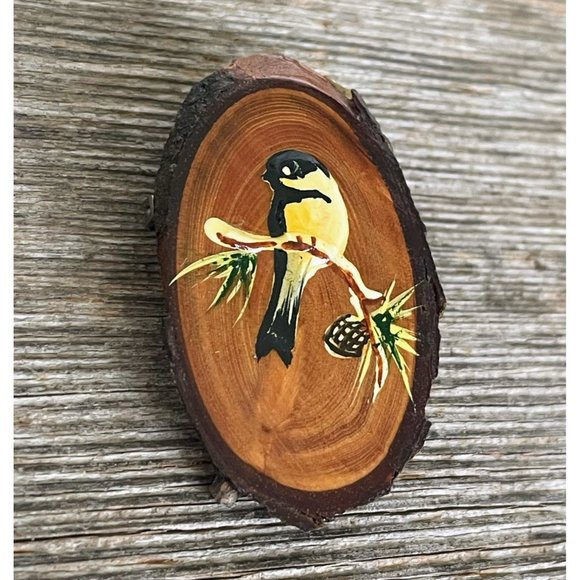Vintage 1970s Wood Slice Brooch Hand Painted Sparrow Bird - Picture 4 of 6